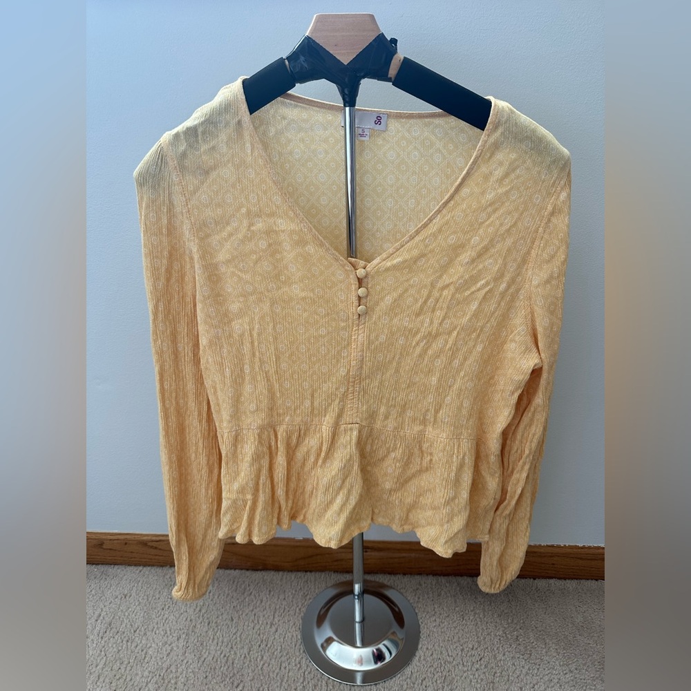 SO Juniors Peplum Top, Yellow, Size Small